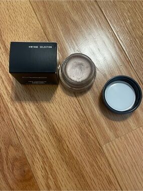 MAC Cosmetics Vintage Selection Cream Eyeshadow